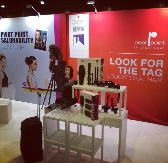 InternationalCommercialPhotographer_JenniferAvello_PivotPoint_AACS_Annual2015-booth1